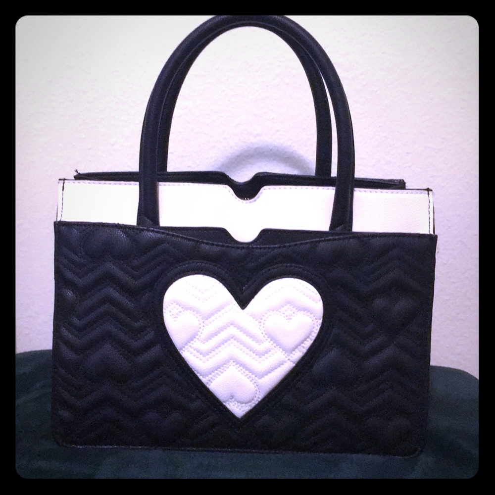 Betsey Johnson Purse 🖤